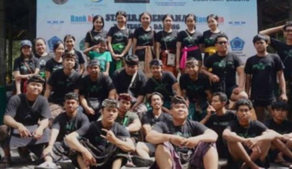 Menguatkan Persaudaraan Dan Meningkatkan Kreativitas Pemuda Pemudi Banjar Tegeh Melalui Lomba Mancing